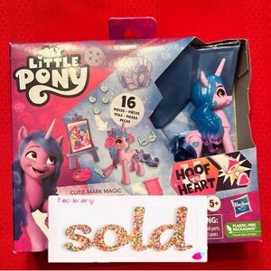 My Little Pony Izzy Moonbow Toy Set - Blue and Pink
